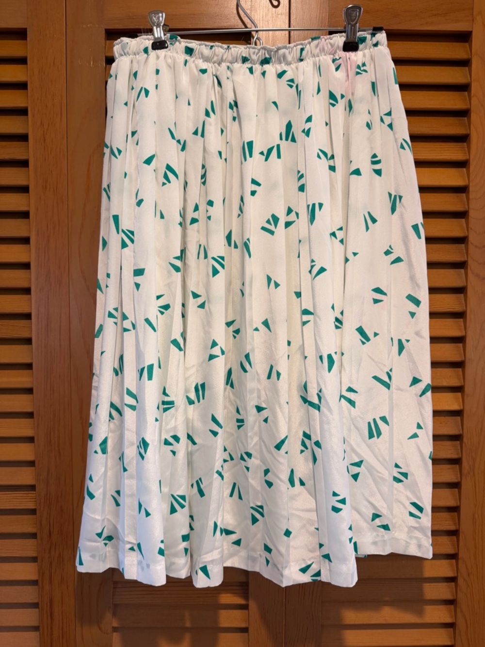 Retro White Pleated Midi Skirt with Green Geometric Print, 14 petite, Russ brand